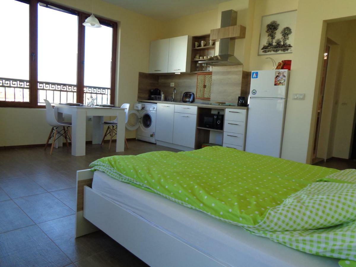 Nereya Palace Studio Mona Apartment Pomorie Bagian luar foto