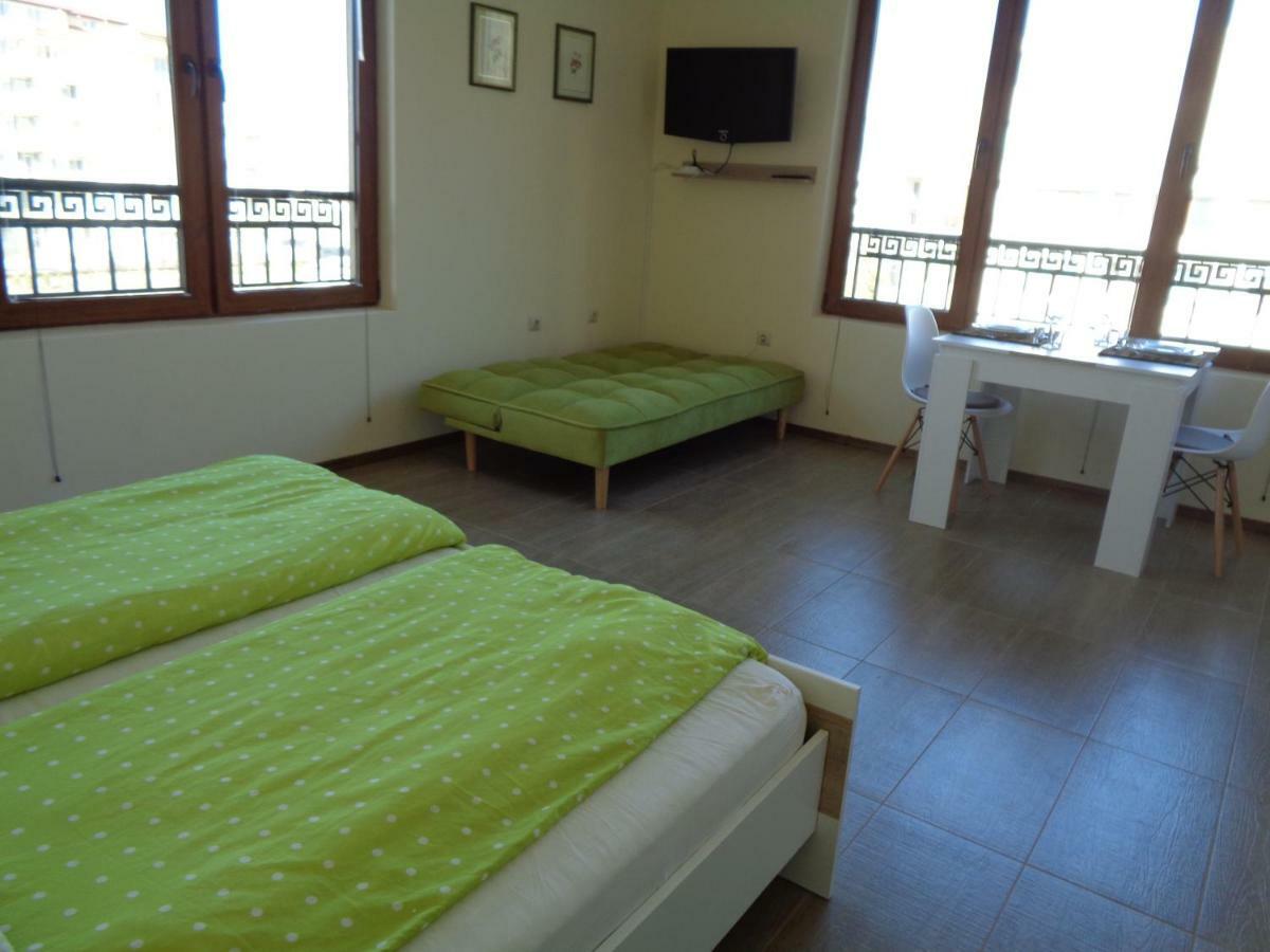 Nereya Palace Studio Mona Apartment Pomorie Bagian luar foto
