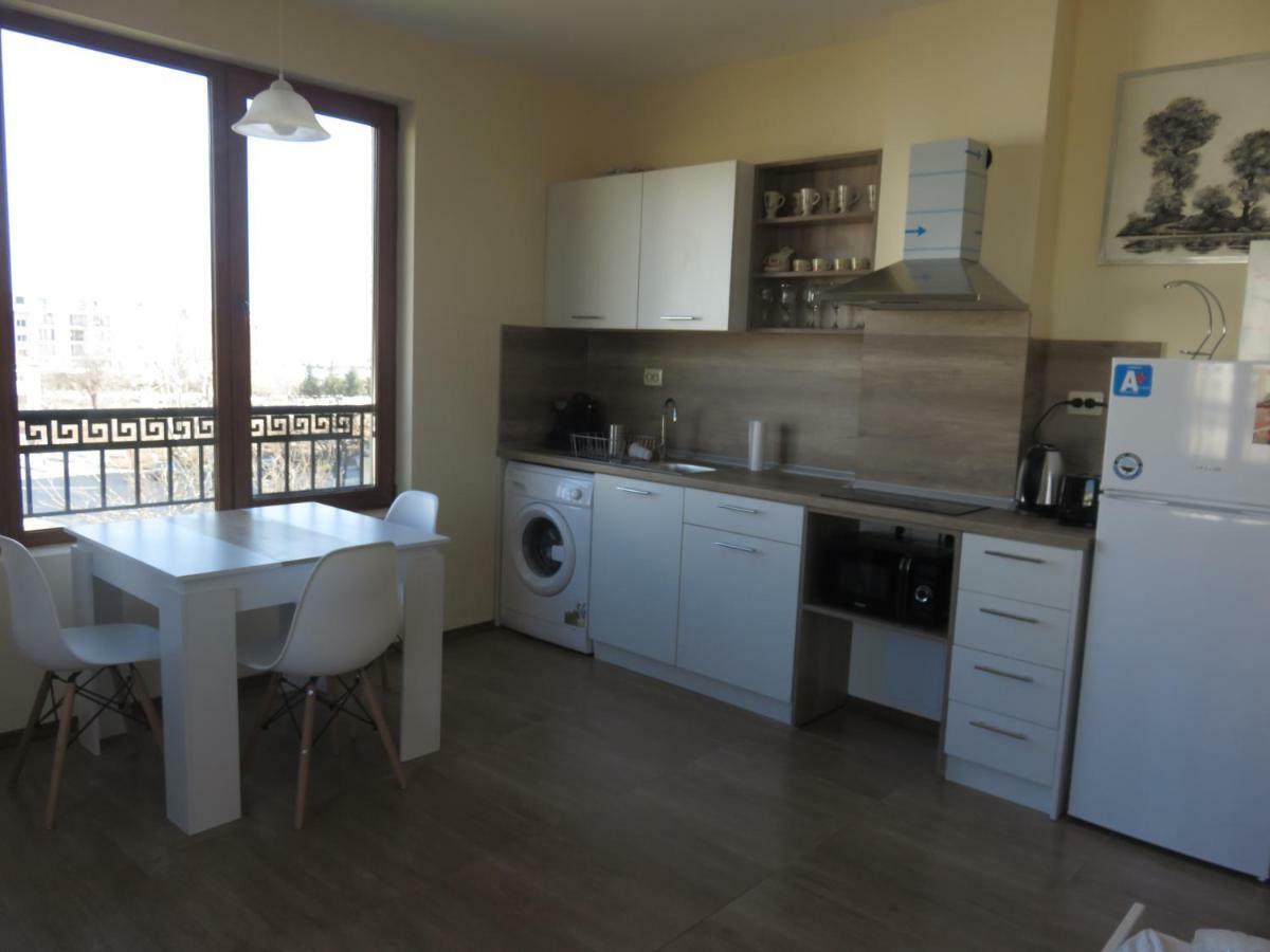 Nereya Palace Studio Mona Apartment Pomorie Bagian luar foto