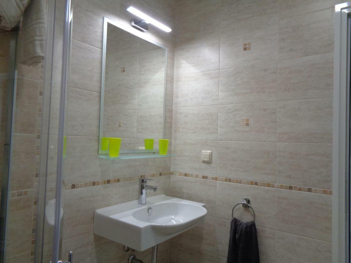 Nereya Palace Studio Mona Apartment Pomorie Bagian luar foto
